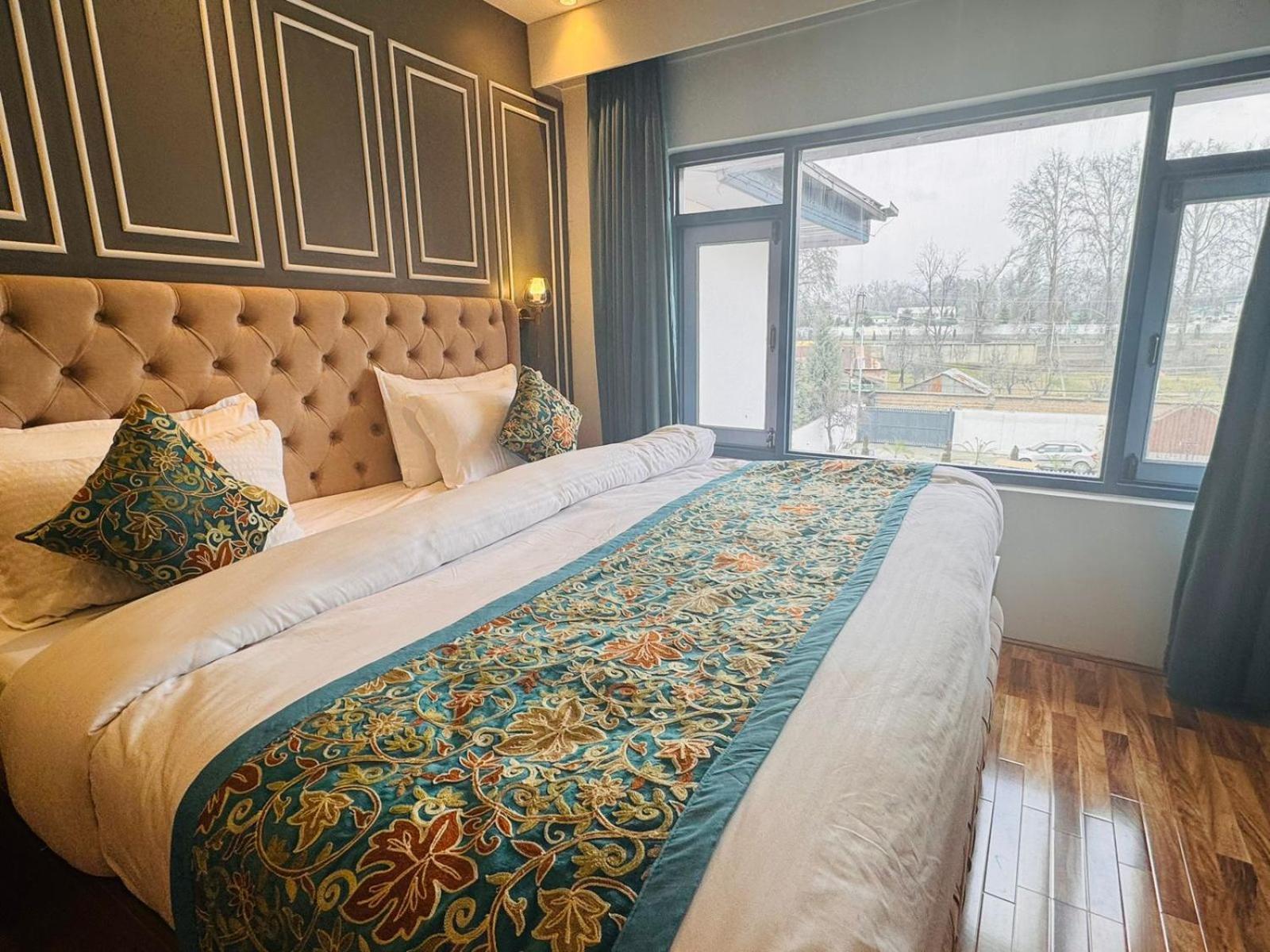 De Elaaf The Luxury Stay Srīnagar Eksteriør billede